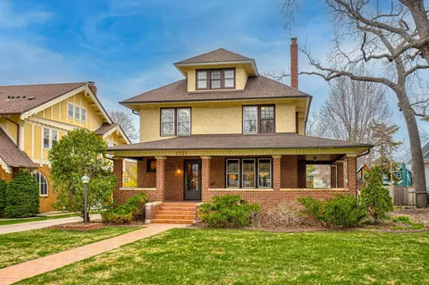 1737 Summit Ave, Saint Paul, MN 55105