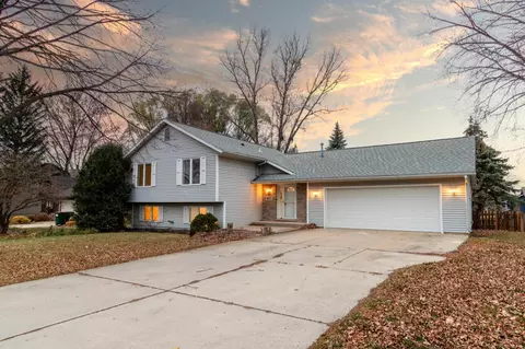 907 6th St NW, Kasson, MN 55944