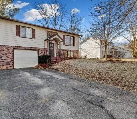 1703 Quail Roost Dr, North Mankato, MN 56003