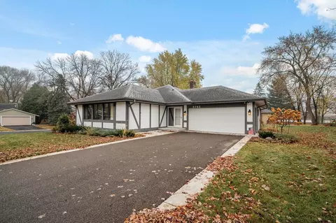 8742 Leeward Cir, Eden Prairie, MN 55344
