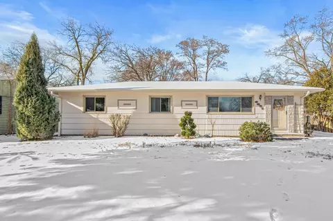 3027 Pascal St, Roseville, MN 55113