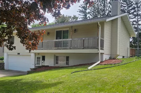705 4th Ave NW, Plainview, MN 55964