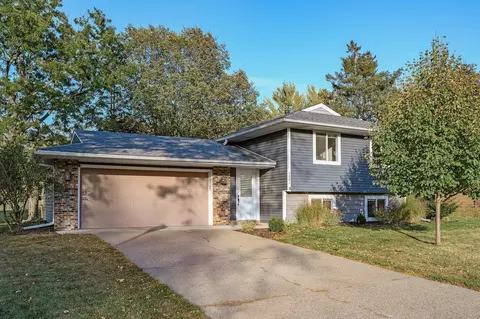 5601 136th Street Ct, Apple Valley, MN 55124
