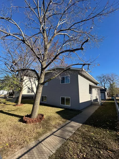 806 18th Ave S, Saint Cloud, MN 56301 photo 2