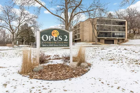 5645 Green Circle Dr #212, Minnetonka, MN 55343