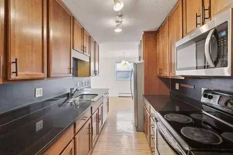 821 Douglas Ave #202, Minneapolis, MN 55403