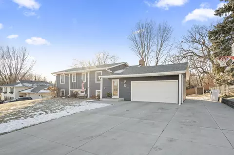 161 Redwood Dr, Apple Valley, MN 55124