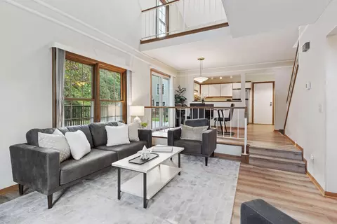 1652 Rose Hill Cir, Lauderdale, MN 55108