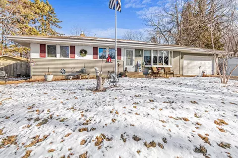 2527 Homewood Pl, White Bear Lake, MN 55110