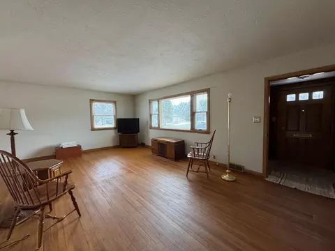 137 E St, Marshall, MN 56258 photo 3