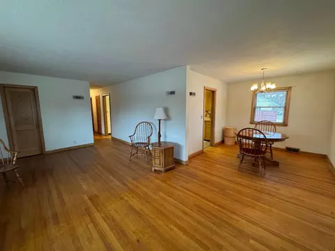 137 E St, Marshall, MN 56258 photo 2