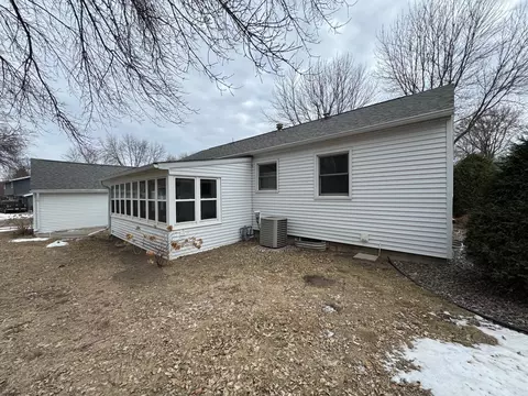 137 E St, Marshall, MN 56258 photo 22
