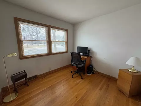 137 E St, Marshall, MN 56258 photo 6