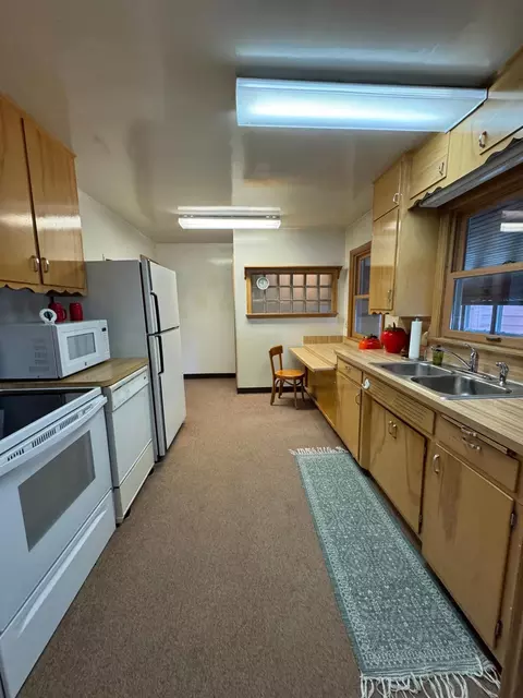 137 E St, Marshall, MN 56258 photo 4
