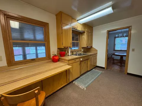 137 E St, Marshall, MN 56258 photo 5