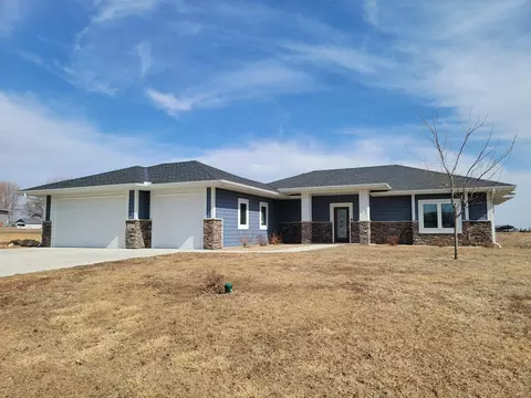110 Lake Erin Dr, Green Isle, MN 55338