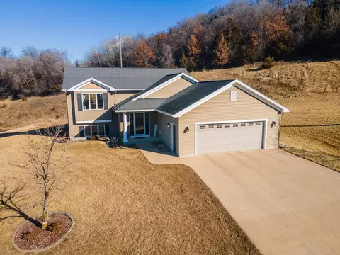 519 Northern Valley Ct, Saint Charles, MN 55972