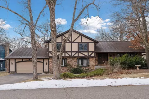 13133 Hallmark Ct, Apple Valley, MN 55124