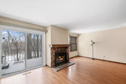 6680 Gretchen Ln N, Oakdale, MN 55128
