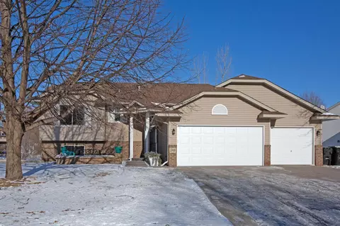 5948 258th St, Wyoming, MN 55092