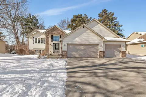 106 Mallard Pass Trl, Howard Lake, MN 55349