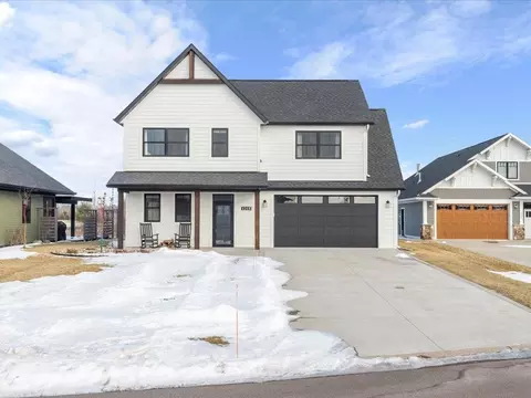 1215 Harbor Pl, East Gull Lake, MN 56401