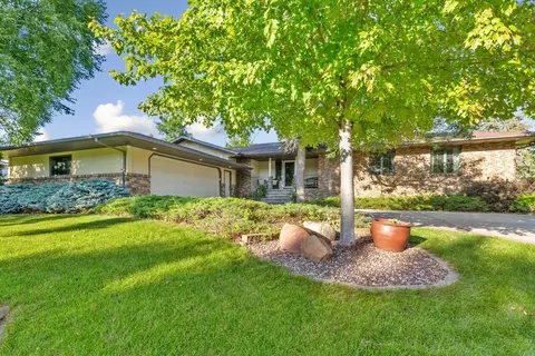 627 Crestview Ln, Owatonna, MN 55060