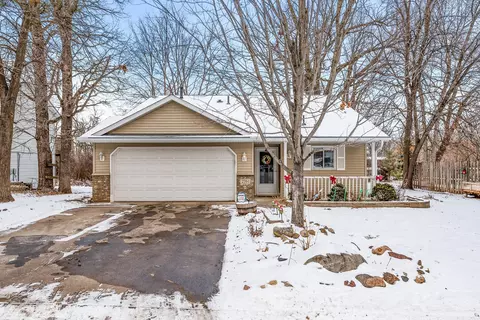 2761 Red Oak Ln, Monticello, MN 55362