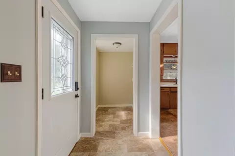 Entry Way - 700 9th Ave SW, Faribault, MN 55021 photo 3 of 5