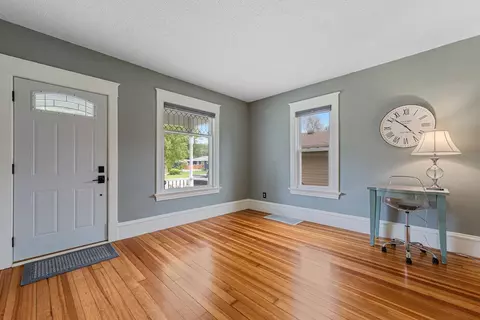 Entry Way - 700 9th Ave SW, Faribault, MN 55021 photo 1 of 5