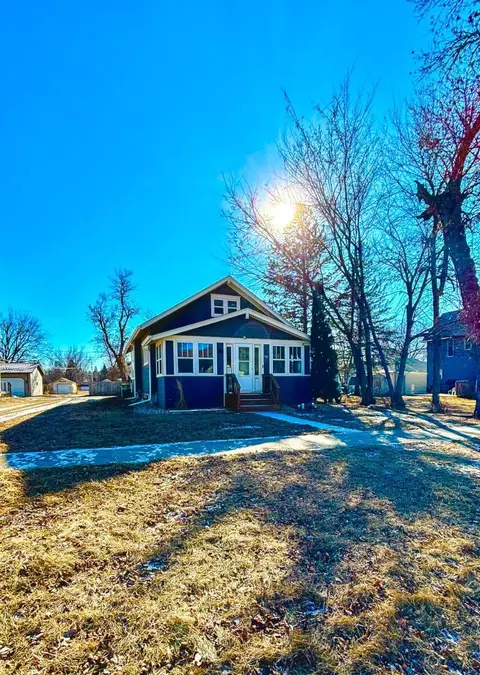 514 3rd St SW, Pipestone, MN 56164