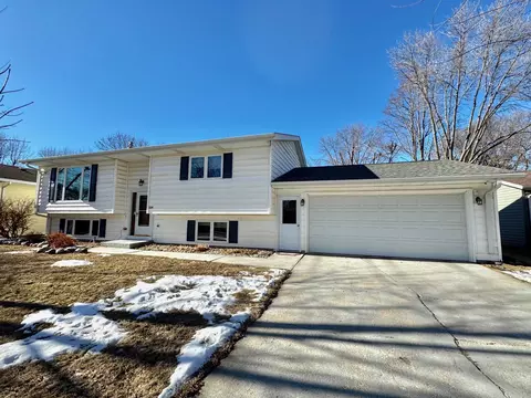 504 Viking Dr, Marshall, MN 56258