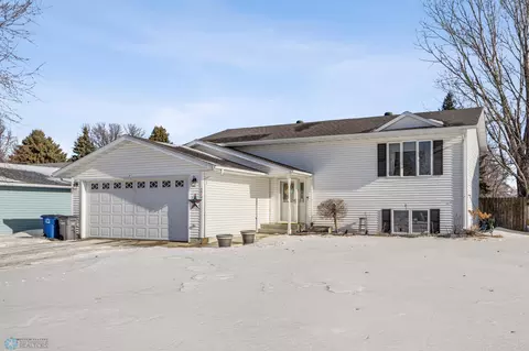 3510 12th St S, Moorhead, MN 56560