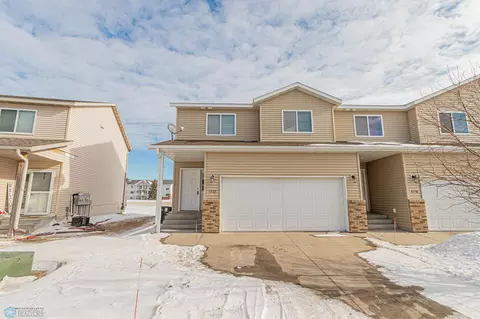 4252 Estate Dr S, Fargo, ND 58104