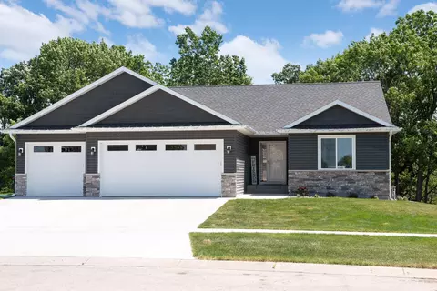 937 Snowbird Dr, Red Wing, MN 55066