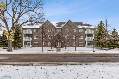 404 8th St S #204, Fargo, ND 58103