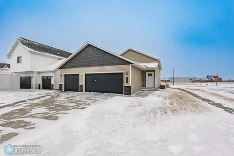 2311 Eagle Valley Dr S, Fargo, ND 58104