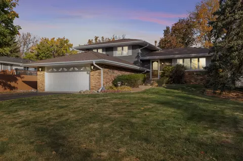 1805 Maple Ln, Roseville, MN 55113