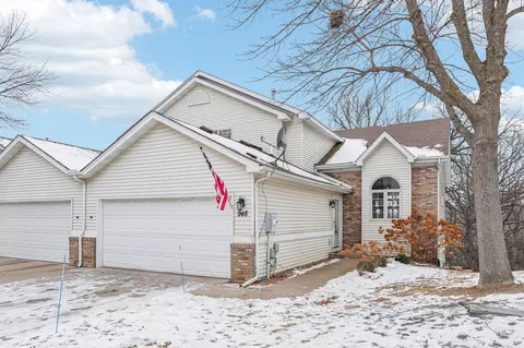 948 Kimberly Ln, Chanhassen, MN 55317