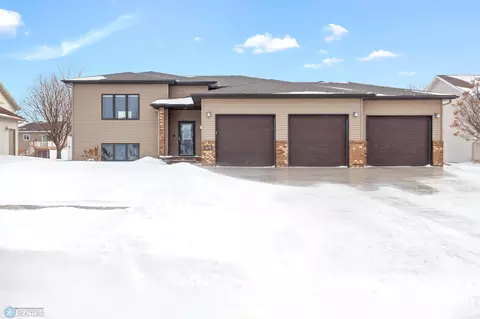 4278 54th St S, Fargo, ND 58104