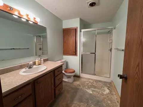 Bath - 623 12th St, Windom, MN 56101 photo 2 of 2