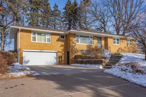 6566 Stillwater Blvd N, Oakdale, MN 55128