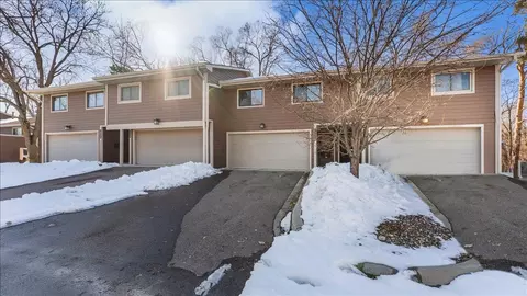 9540 Trail East Rd, Bloomington, MN 55420
