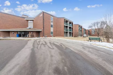 1700 Four Oaks Rd #249, Eagan, MN 55121