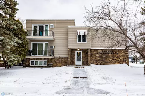 1516 19 12 St S #8, Moorhead, MN 56560