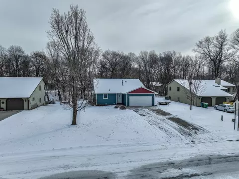 6492 Tomahawk Trl, Lino Lakes, MN 55014