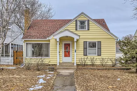 1391 California Ave W, Falcon Heights, MN 55108
