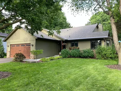 10495 Homeward Hills Rd, Eden Prairie, MN 55347