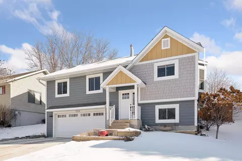 1115 Fox Run Rd, Waconia, MN 55387