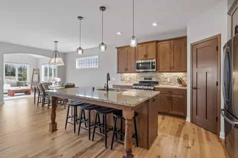 741 Ivywood Cir N, Lake Elmo, MN 55042